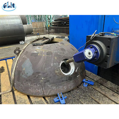 بعد تشكيل الرأس النصف كروي، يتم حفر الثقوب، ويتم إجراء التعزيز وفقًا لحسابات الضغط لضمان القوة.